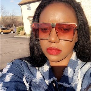 Meet your Posher, Gloria